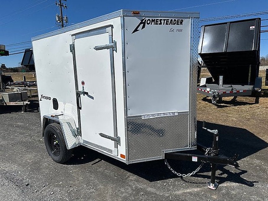 Homesteader 5 x 8 Enclosed V-Nose Cargo Trailer – Barn Doors – Used